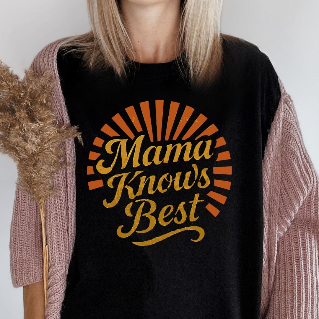 MyDesigns T-Shirt Mama Knows Best T-Shirt