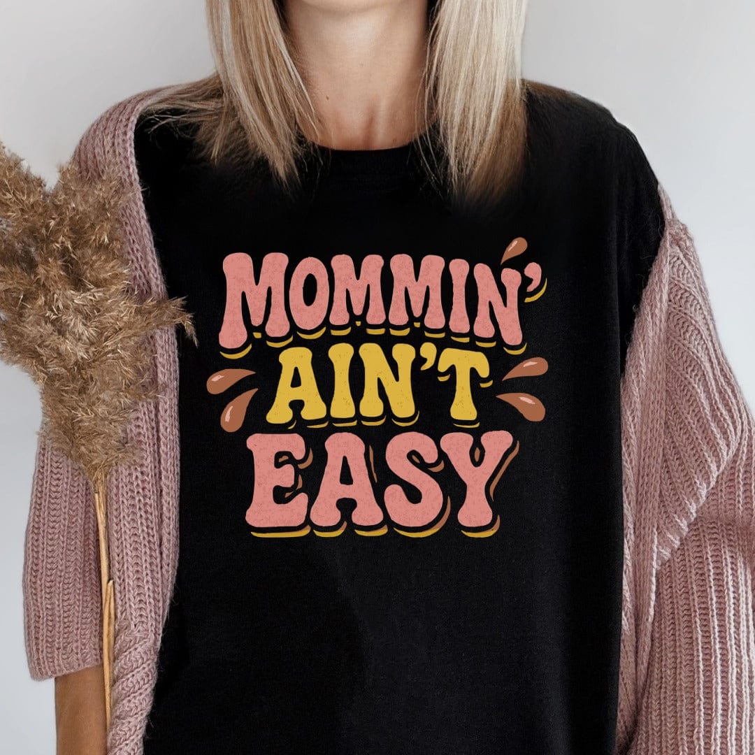 MyDesigns T-Shirt Mommin Aint Easy T-Shirt
