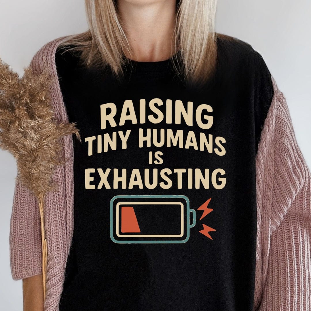 MyDesigns T-Shirt Raising Tiny Humans Exhausting Battery Design T-Shirt