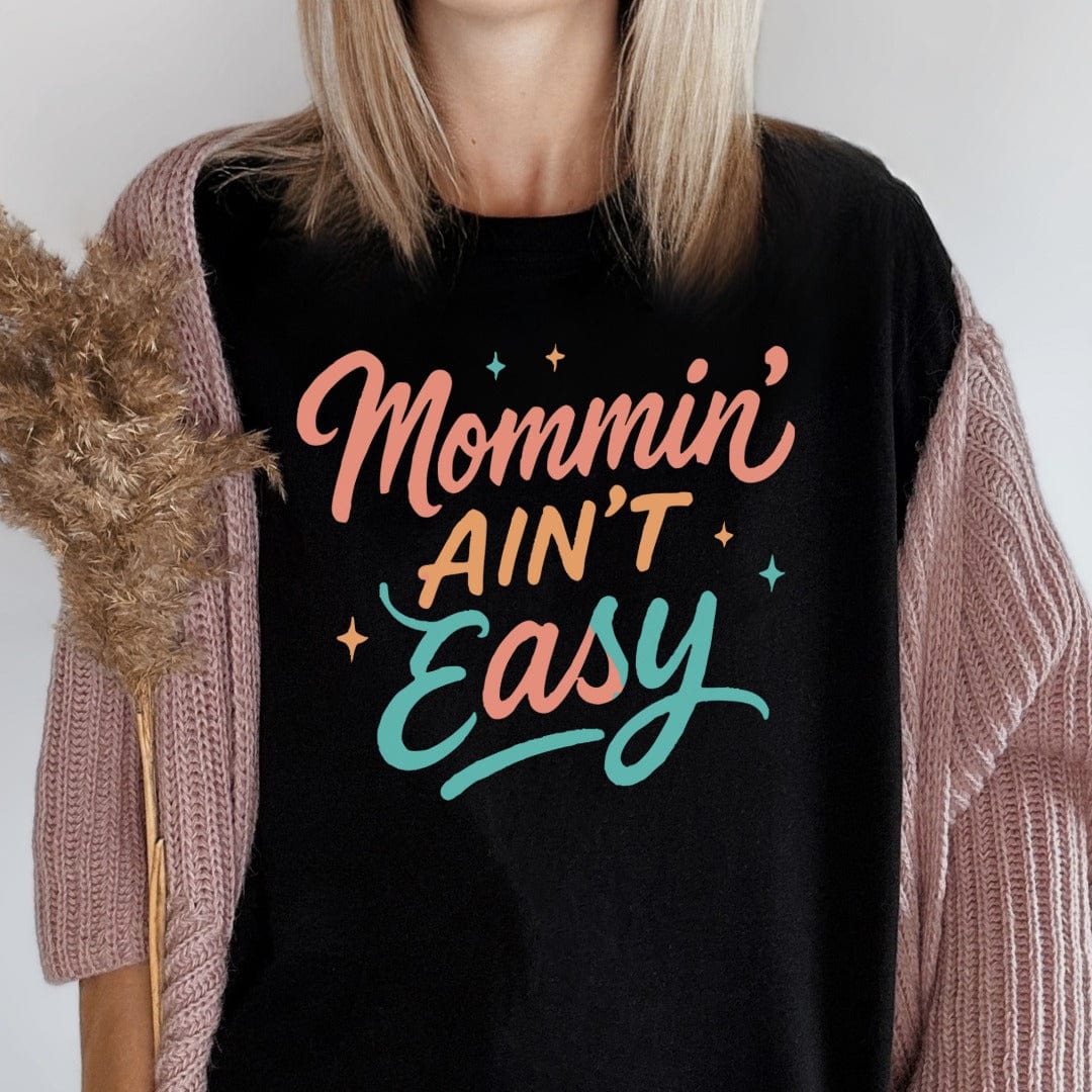 MyDesigns T-Shirt Mommin Ain't Easy T-Shirt
