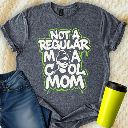 MyDesigns T-Shirt Not a Regular Mom I'm a Cool Mom Funny Design T-Shirt