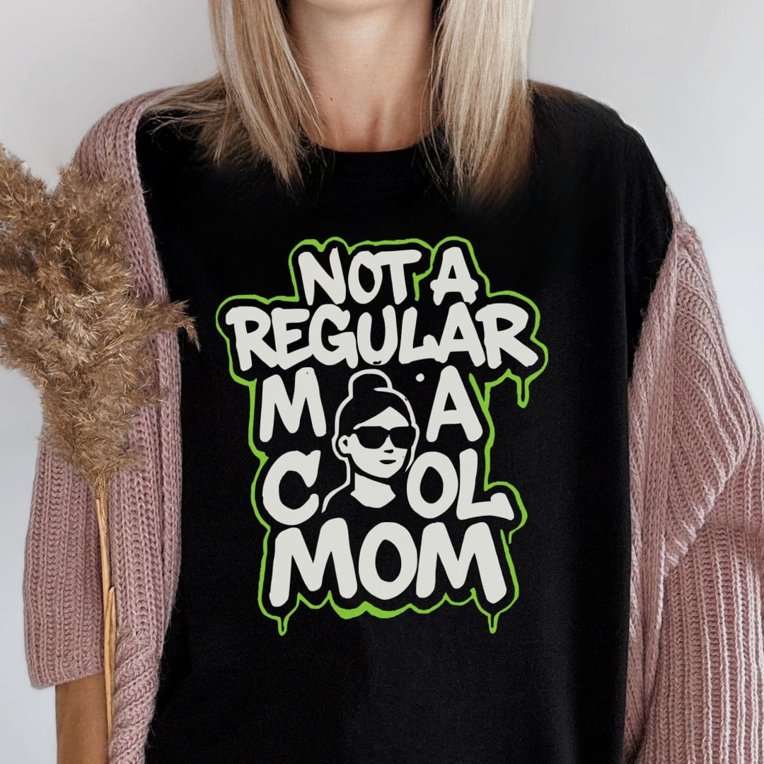 MyDesigns T-Shirt Not a Regular Mom I'm a Cool Mom Funny Design T-Shirt