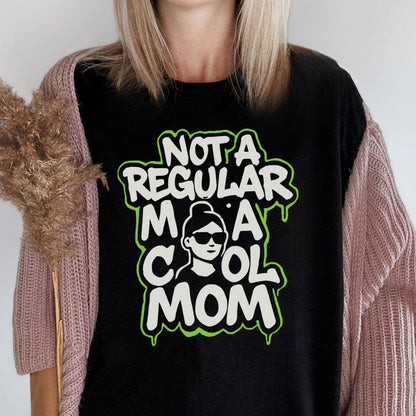 MyDesigns T-Shirt Not a Regular Mom I'm a Cool Mom Funny Design T-Shirt