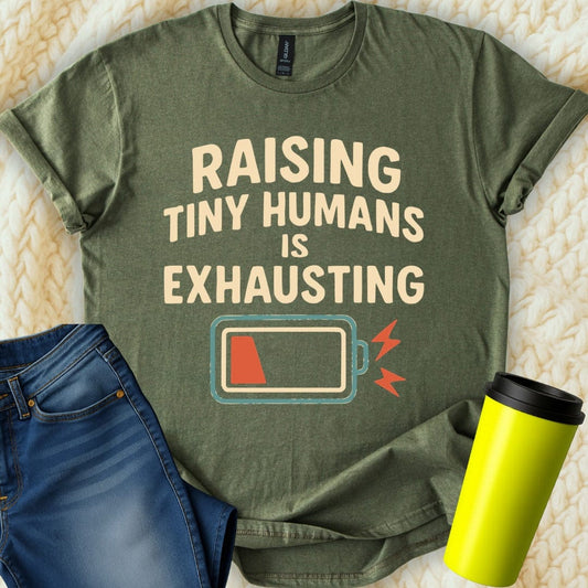 MyDesigns T-Shirt Raising Tiny Humans Exhausting Battery Design T-Shirt
